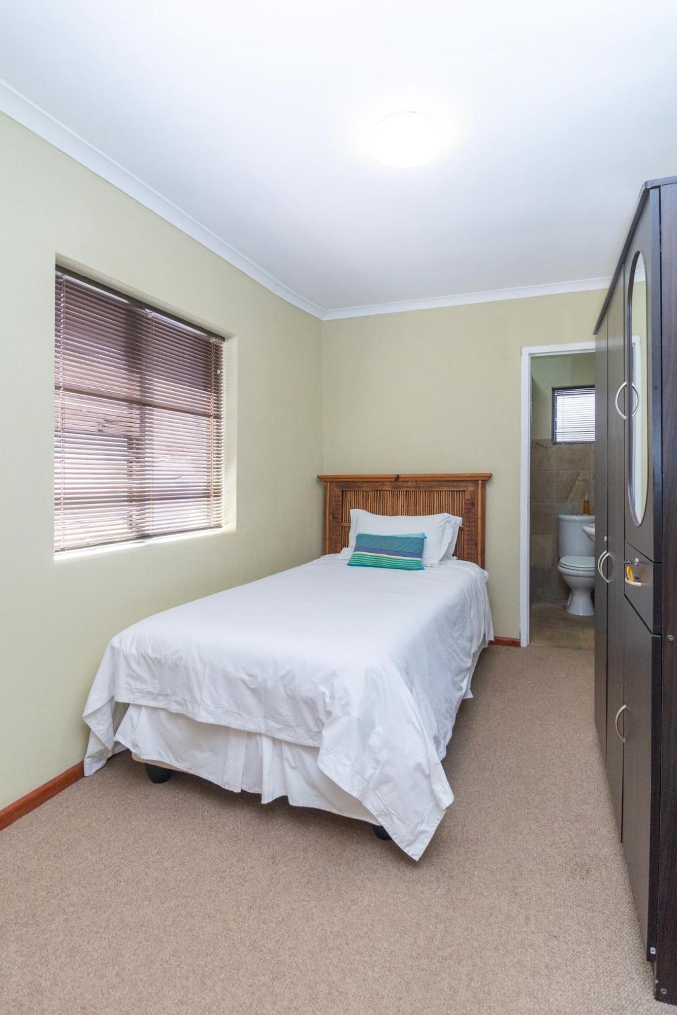 Apartamento Whale Waters Self Catering Gansbaai De Kelders Exterior foto